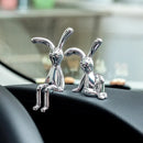 Dupla de Coelhos Decorativos Silver Minimalist – Esculturas Premium em Cerâmica Metalizada