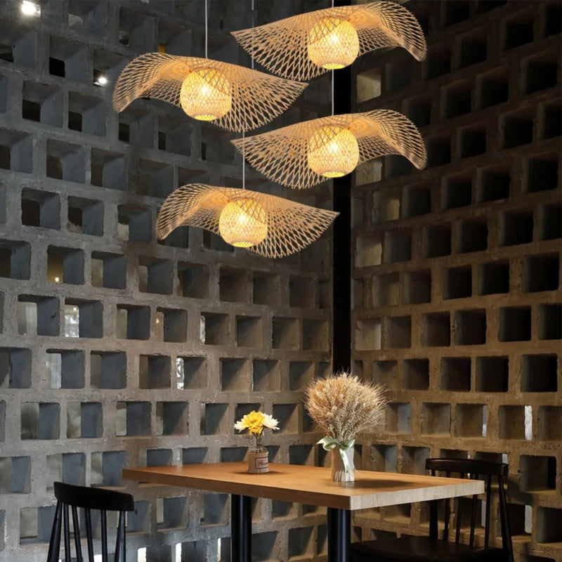Lustre Pendente Artesanal com Cúpula de Rattan e Bambu