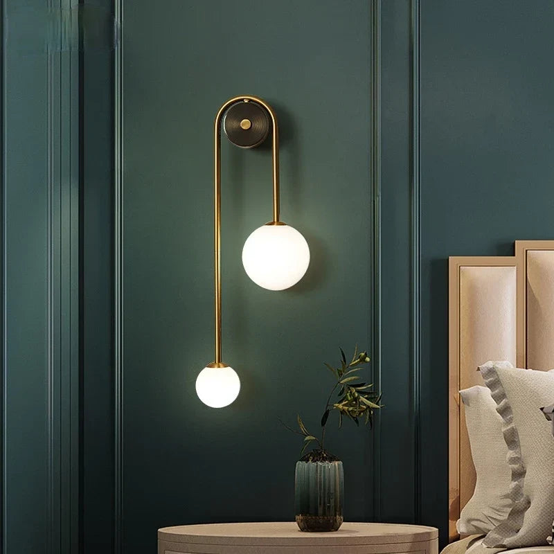 Arandela Moderna LED Sala de Estar e Quarto Gold - Design Exclusivo com Cristais e Globos em Cascata